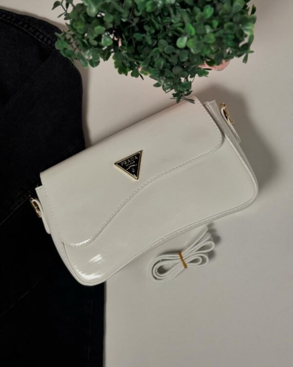 حقيبة برادا لون ابيض