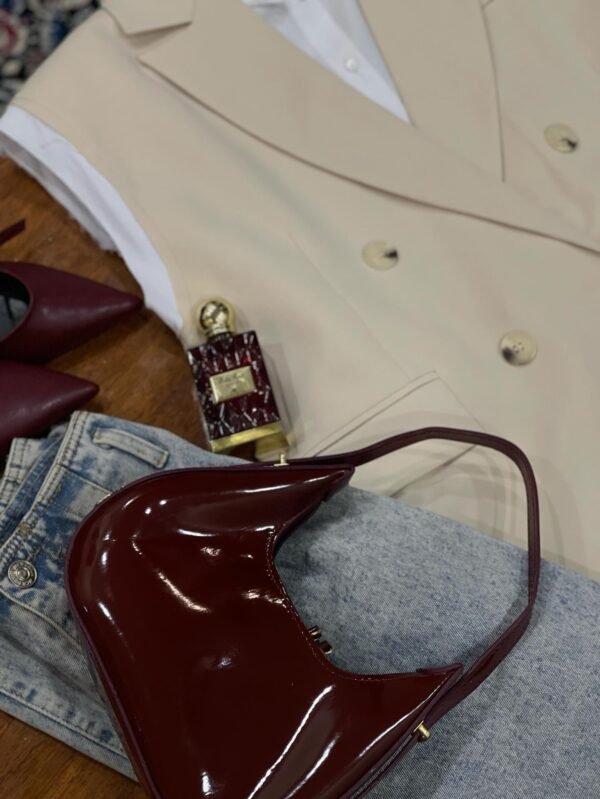 8029a09e-4156-4df2-87e0-968be020b813 حقيبة لون ماروني