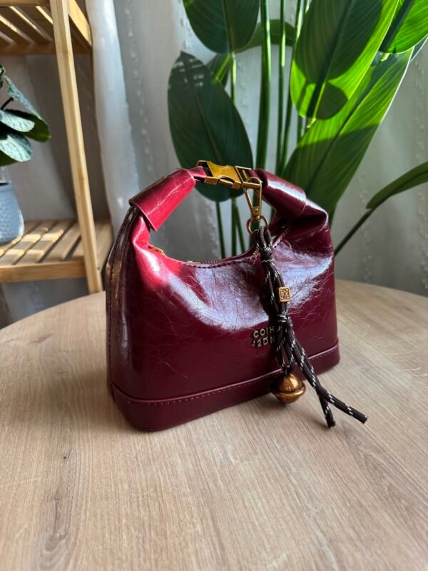 حقيبة مميزة بلون ماروني او كرزي