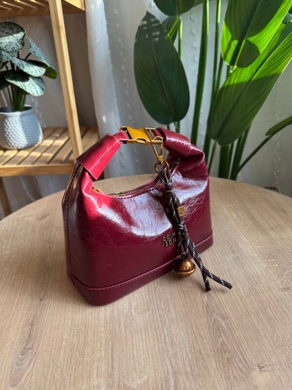 حقيبة مميزة بلون ماروني او كرزي