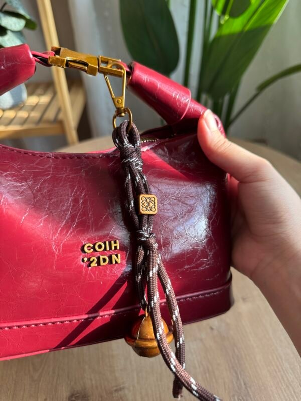 حقيبة مميزة بلون ماروني او كرزي