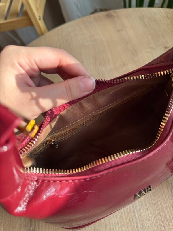 حقيبة مميزة بلون ماروني او كرزي