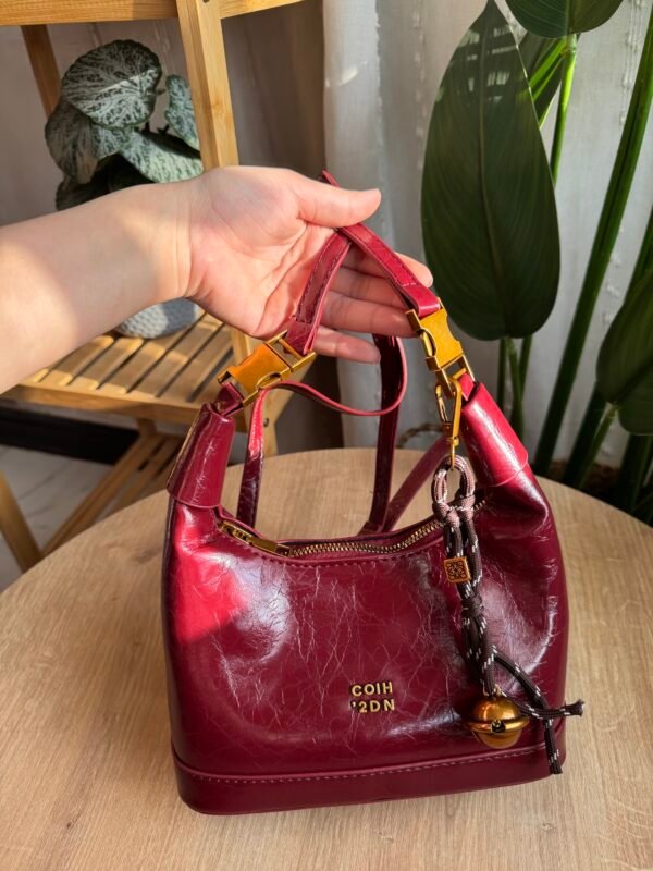 حقيبة مميزة بلون ماروني او كرزي