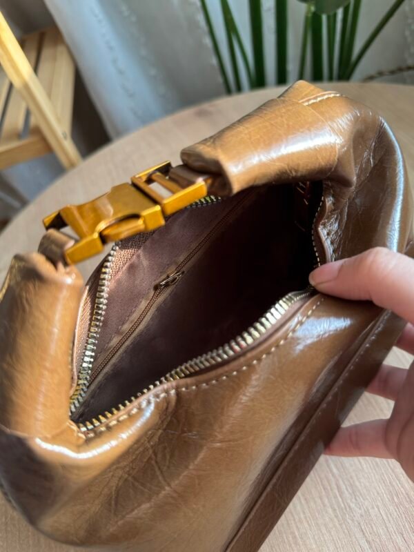 حقيبة مميزه بلون زيتوني