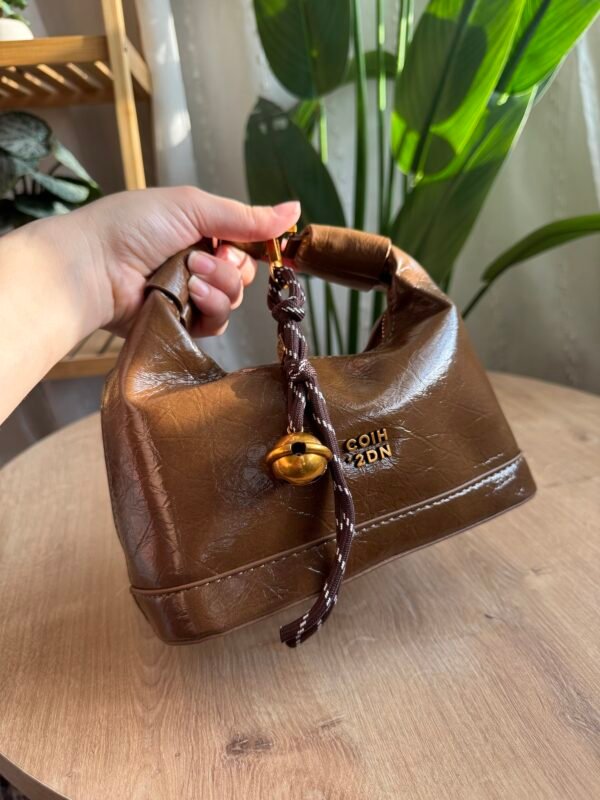 حقيبة مميزه بلون زيتوني