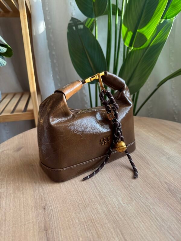 حقيبة مميزه بلون زيتوني