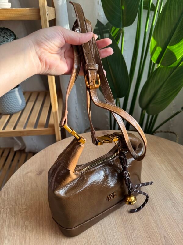 حقيبة مميزه بلون زيتوني