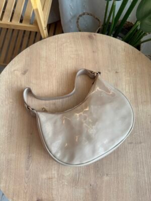 حقيبة لون بيجي