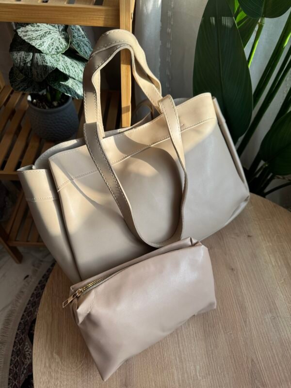 حقيبة لون بيجي كبيره