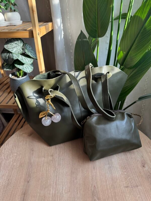 حقيبة بولين لون زيتوني(بدون المداليه)