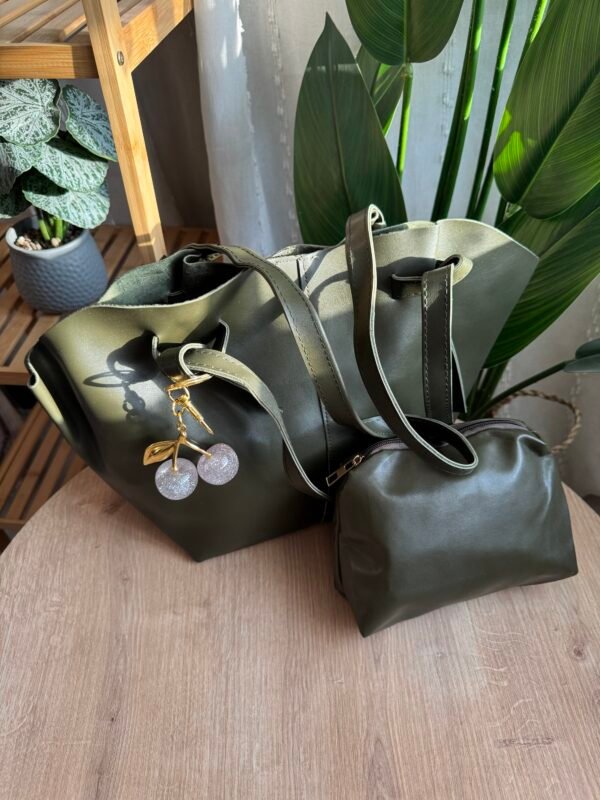 حقيبة بولين لون زيتوني(بدون المداليه)