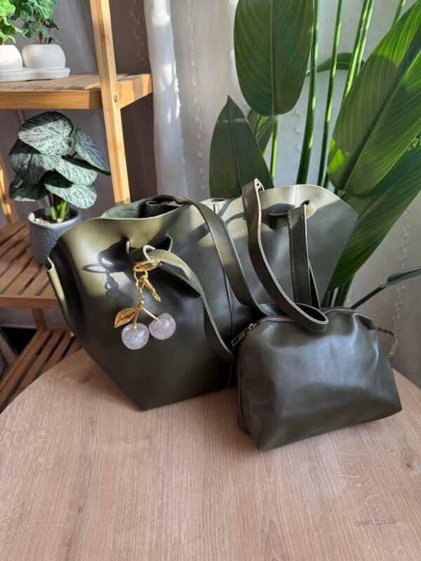 حقيبة بولين لون زيتوني(بدون المداليه)