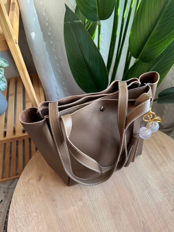 حقيبة ب ٣ خانات لون جوزي