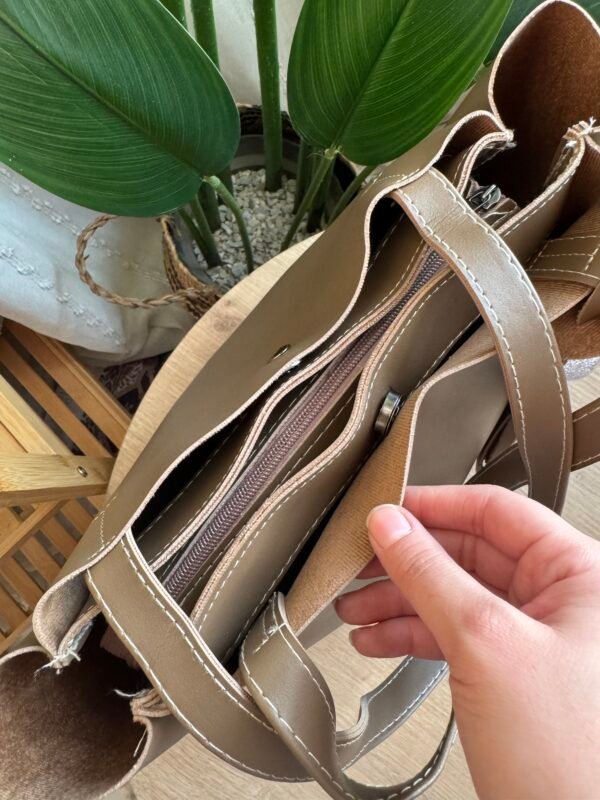 حقيبة ب ٣ خانات لون جوزي