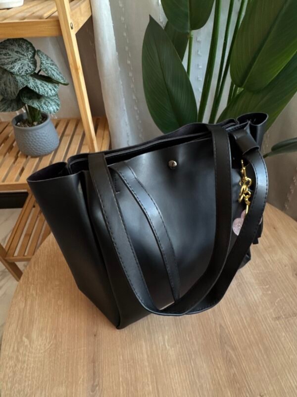 حقيبة ب ٣ خانات لون اسود