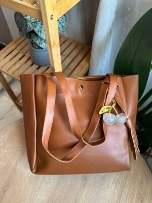 حقيبة ب ٣ خانات لون بني فاتح