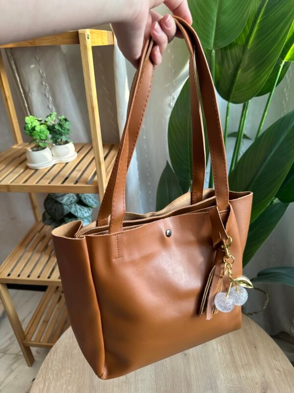 حقيبة ب ٣ خانات لون بني فاتح