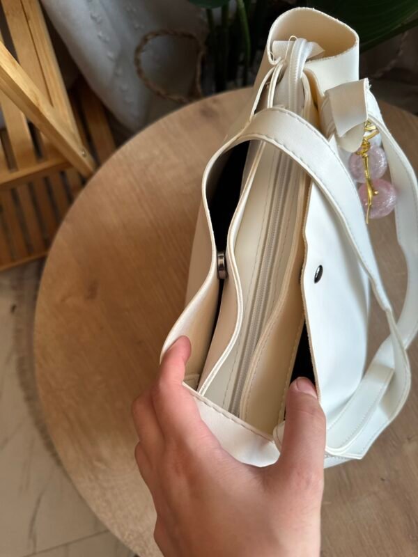 حقيبة ب ٣ خانات لون ابيض