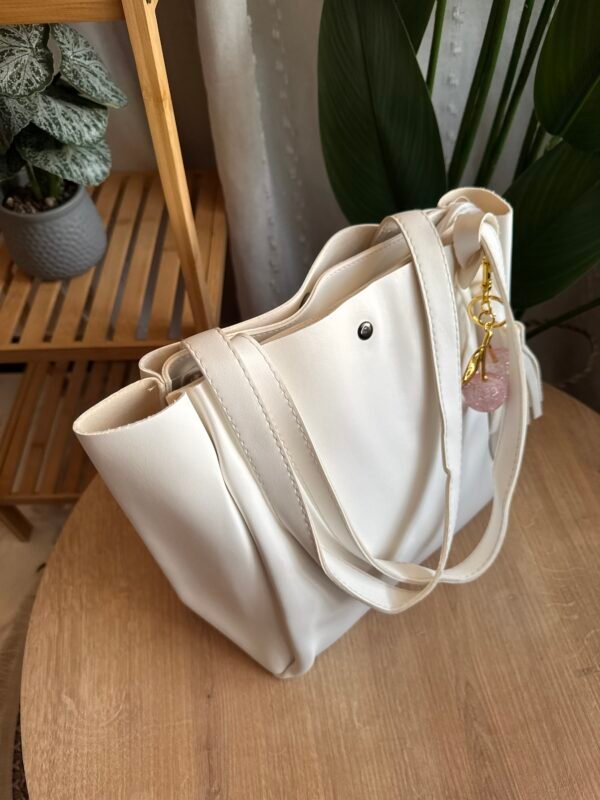 حقيبة ب ٣ خانات لون ابيض