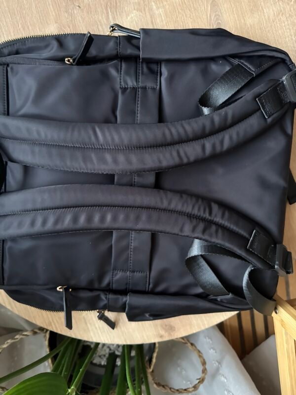 حقيبة ظهر لون اسود