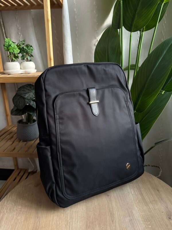 حقيبة ظهر لون اسود