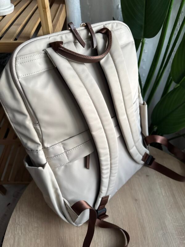 حقيبة ظهر لون بيجي