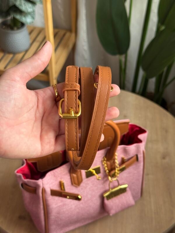 حقيبة لون وردي مطعم بني(مع المداليه)