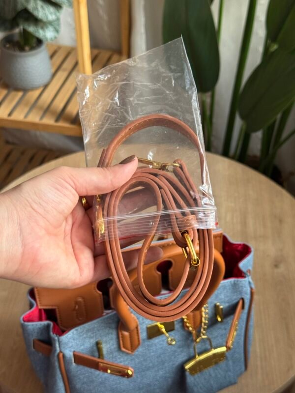 حقيبة جينز مطعم بني(مع المداليه)