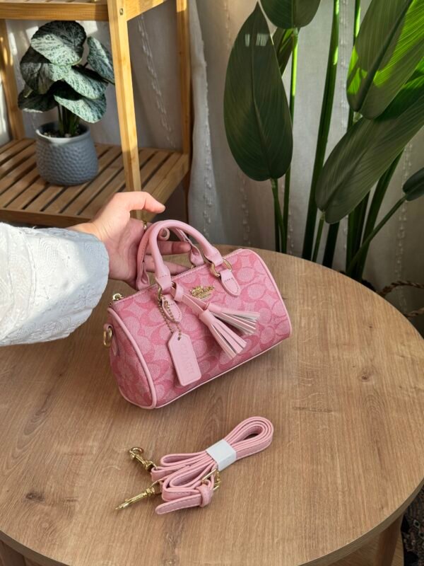 حقيبة coach لون وردي