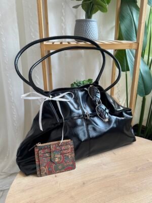 حقيبة لون اسود