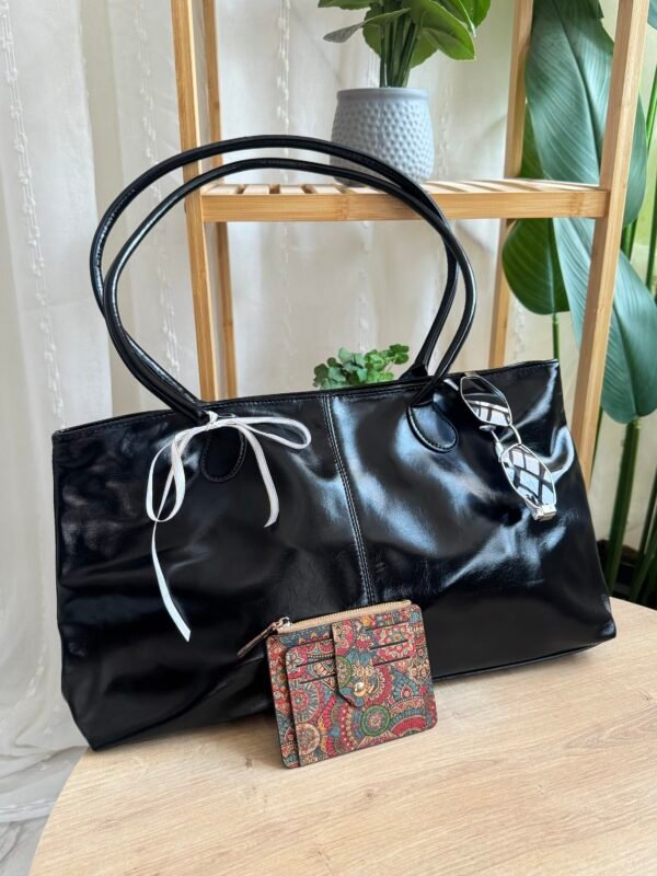 حقيبة لون اسود