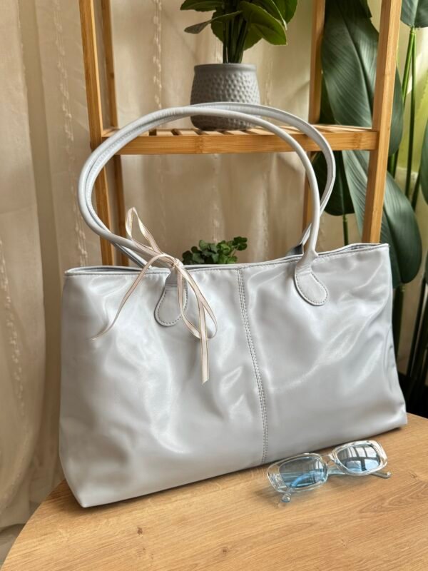 حقيبة لون سمائي