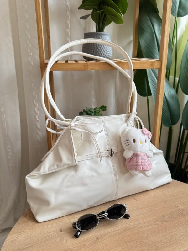 img_0664 حقيبة لون ابيض (بدون المداليه)