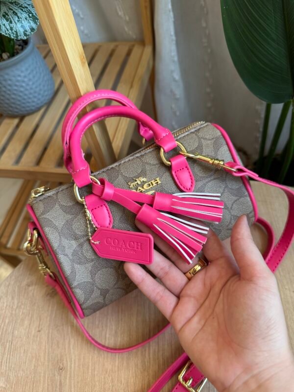 حقيبة coach لون بيجي مطعم فوشي