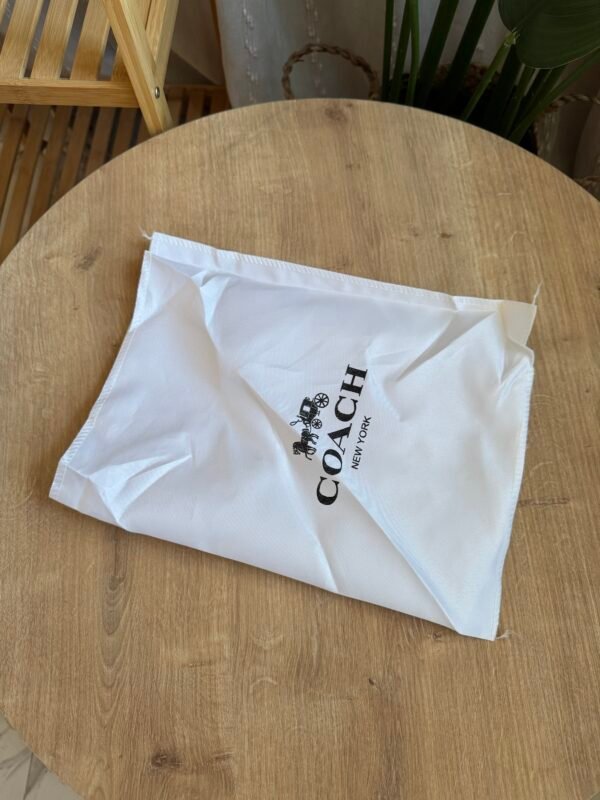 حقيبة coach لون اخضر