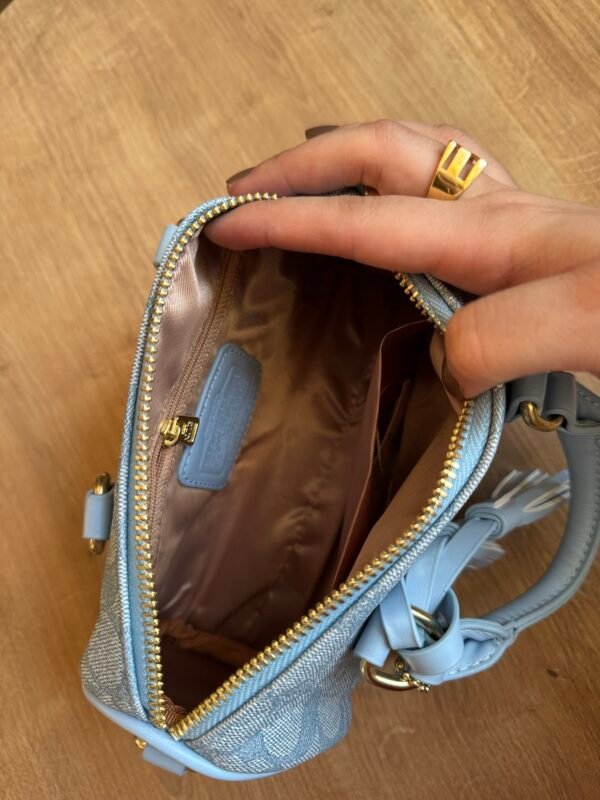 حقيبة coach لون سمائي