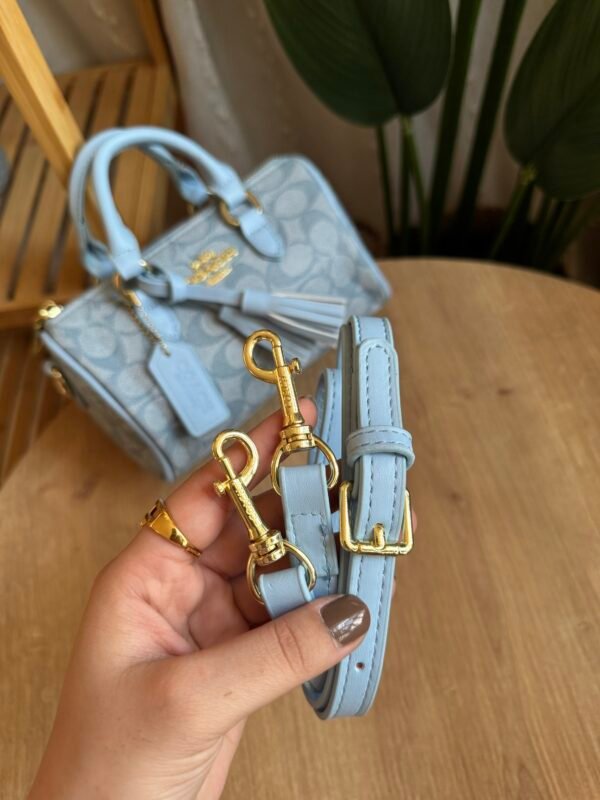 حقيبة coach لون سمائي