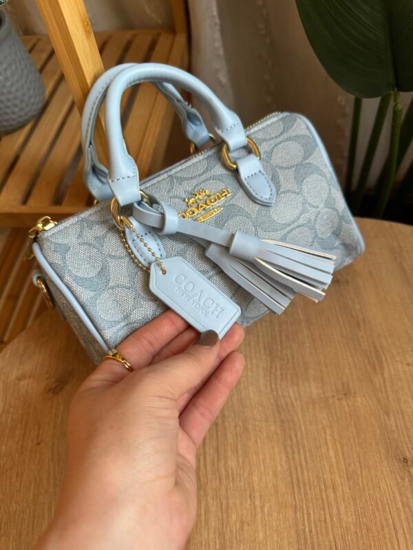 حقيبة coach لون سمائي