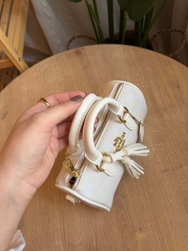 حقيبة coach لون ابيض