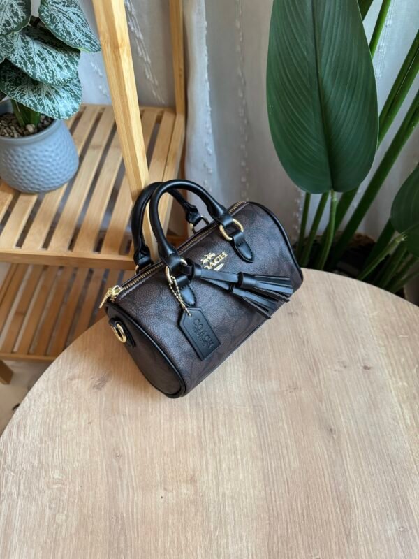 حقيبة coach لون بني غامق