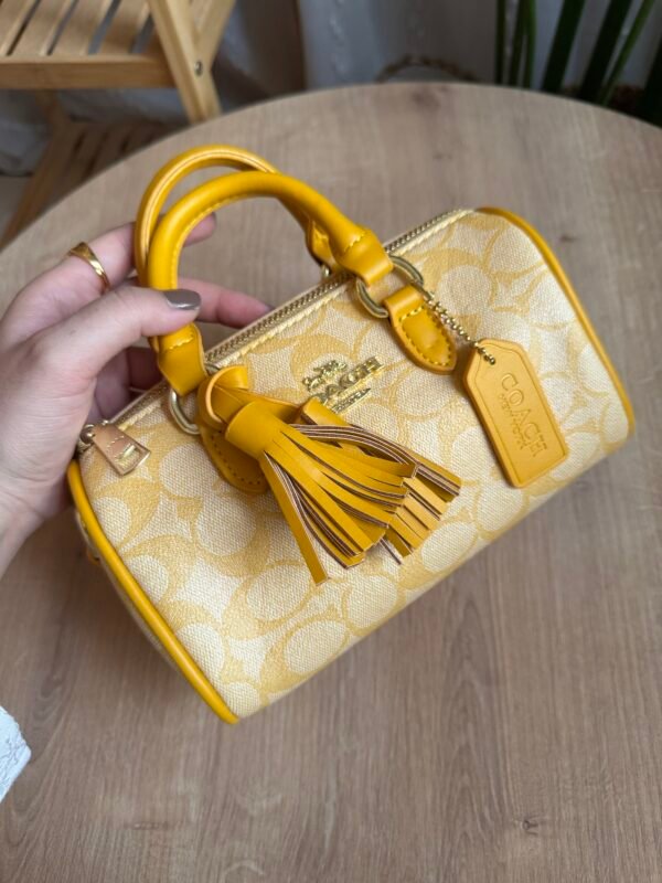 حقيبه coach لون اصفر