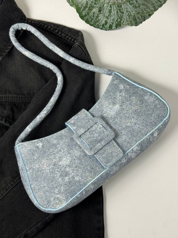 حقيبة جينز مميزة