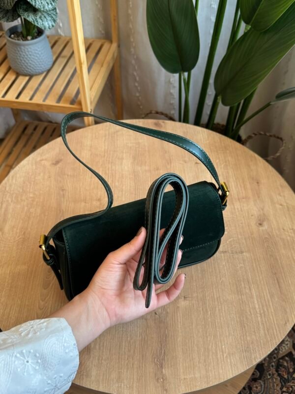 حقيبة مخمل لون زيتوني