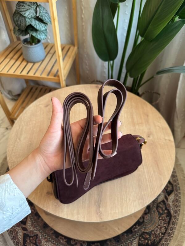 حقيبة مخمل لون بني