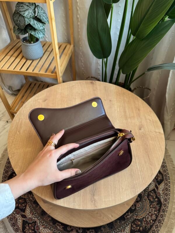 حقيبة مخمل لون بني