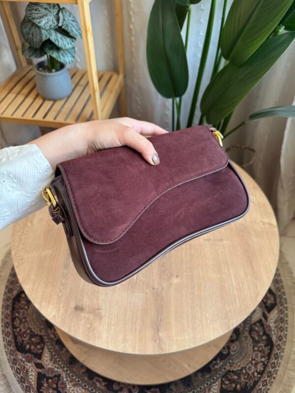 حقيبة مخمل لون بني