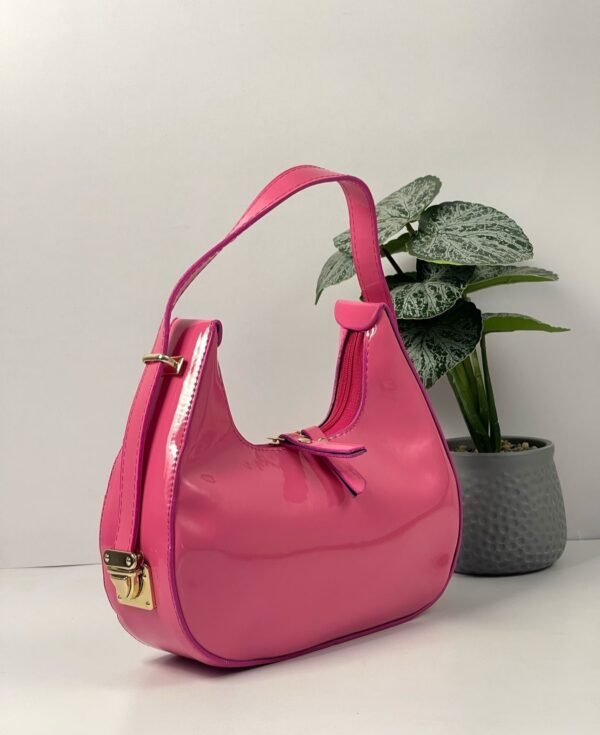 حقيبة لون فوشي