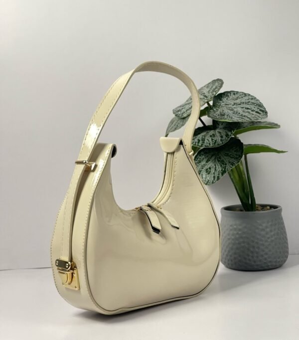 حقيبة لون اوف وايت