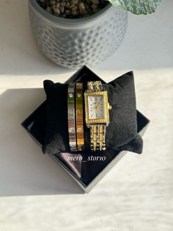 ساعة مزيج بين الفضي والذهبي