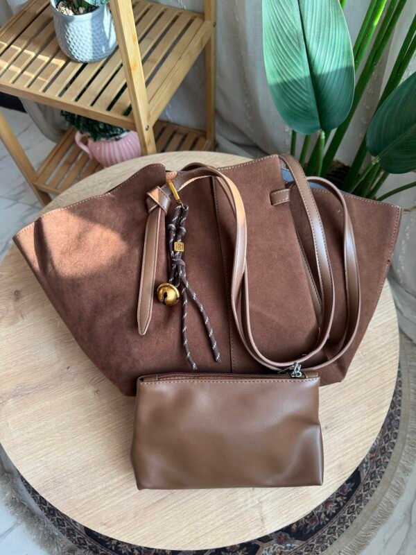 حقيبة مخمل لون بني(بدون المداليه)